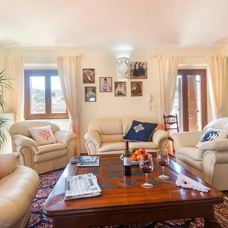 فيلة Corrasi Luxury أوليينا